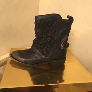 Spanish designer gorgeous boots